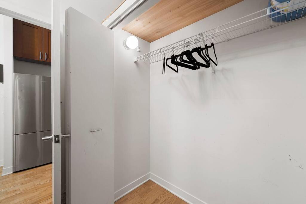 Apartment Sleek 2 Bed 2 Bath In Trendy Fulton Market