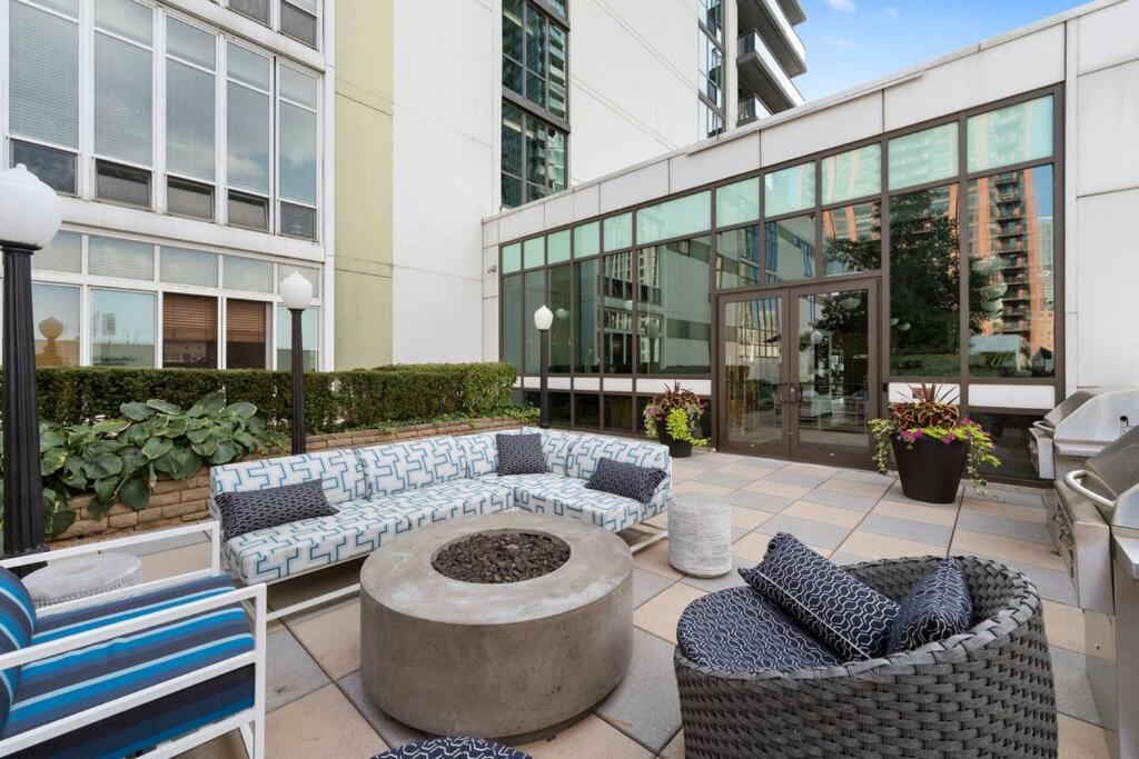 Apartment Sleek 2 Bed 2 Bath In Trendy Fulton Market