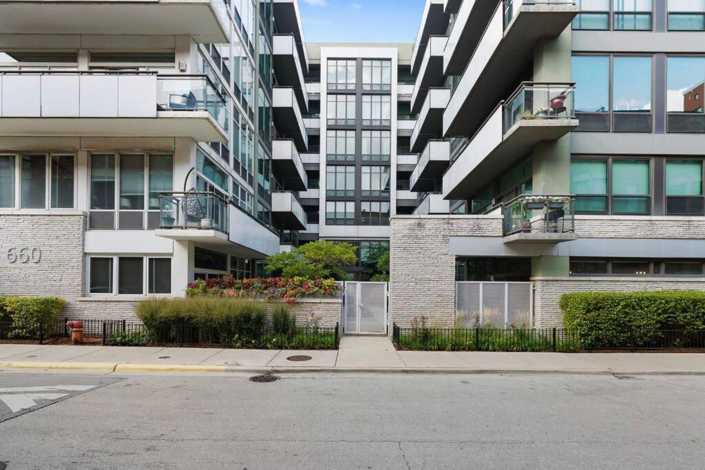 Sleek 2 Bed 2 Bath In Trendy Fulton Market