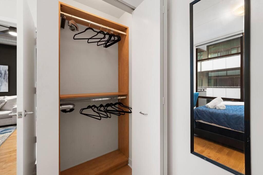 Sleek 2 Bed 2 Bath In Trendy Fulton Market Chicago