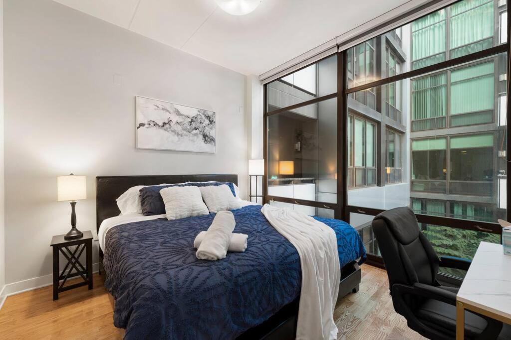 Sleek 2 Bed 2 Bath In Trendy Fulton Market Chicago