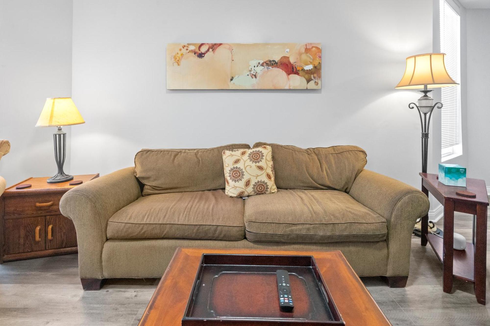 Apartment Newly Rehabbed Greystone With 2 Private Apartments, Backyard, Garage, Laundry, Close To Expressway