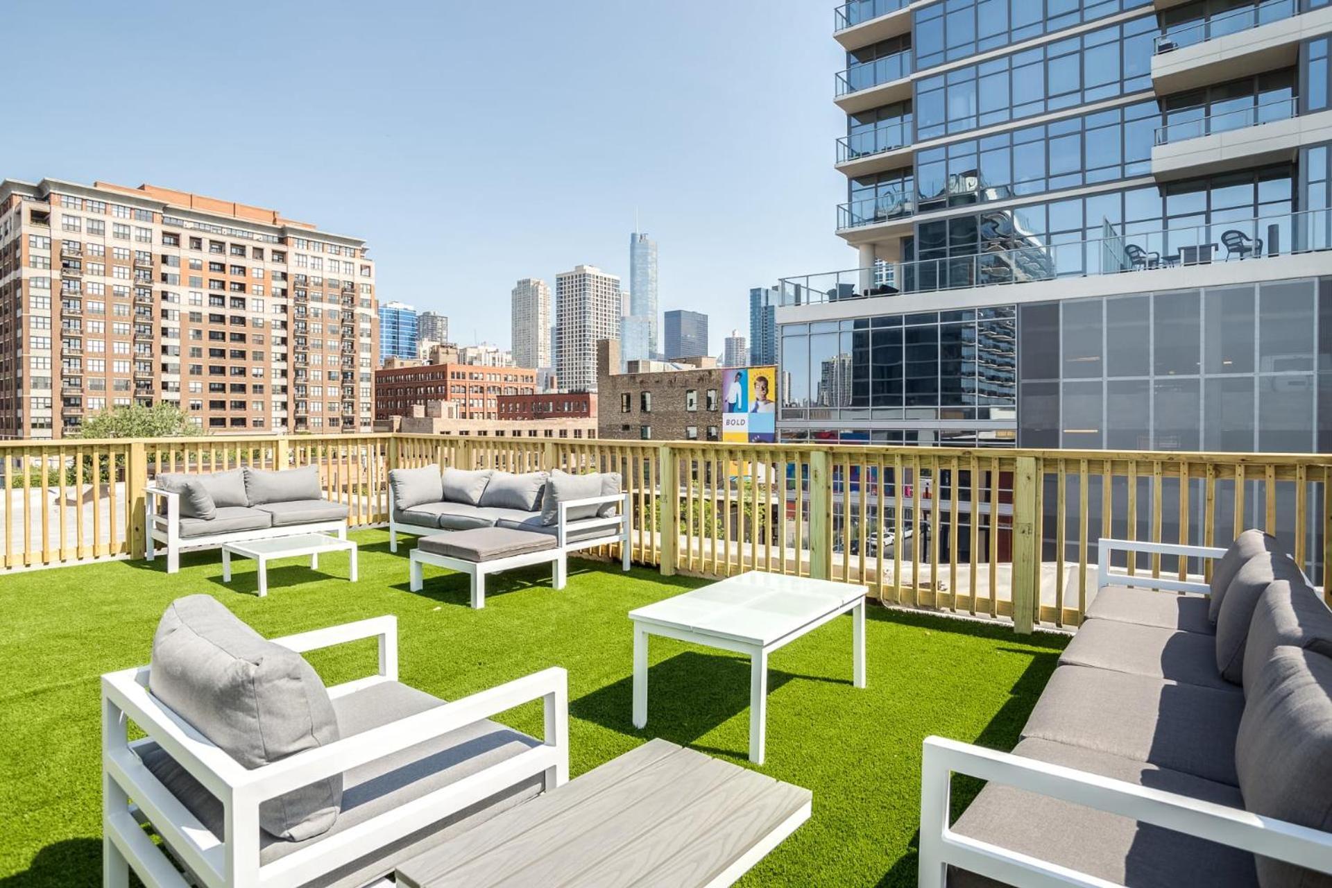 Apartment Beautifully Remodeled Second Floor Flat In River North With Private Rooftop - 2s Chicago