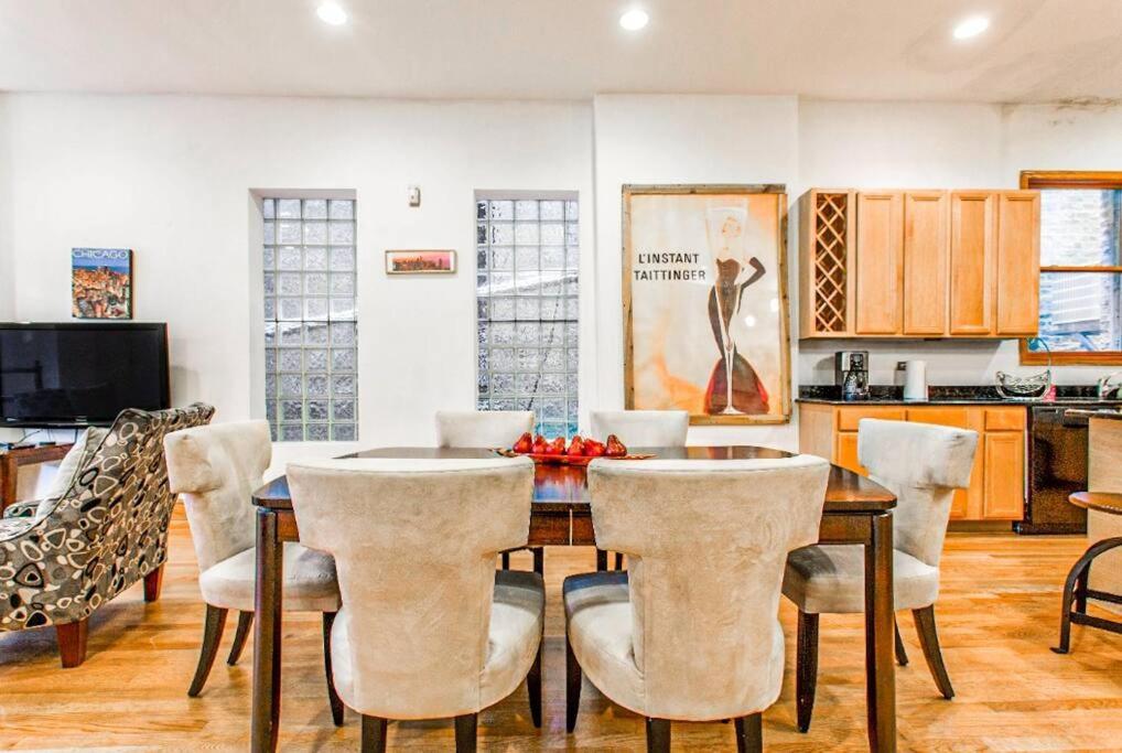 Spacious & Stylish At The Heart Of Wicker Park Apartment Chicago