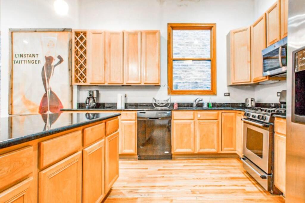 Spacious & Stylish At The Heart Of Wicker Park *