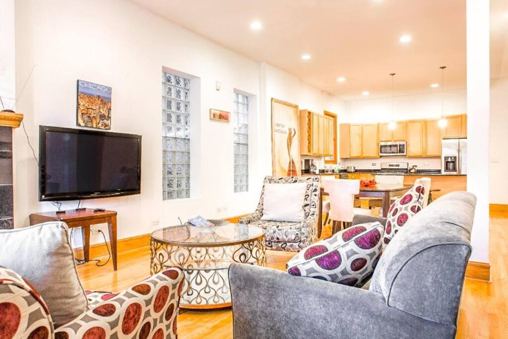 Apartment Spacious & Stylish At The Heart Of Wicker Park