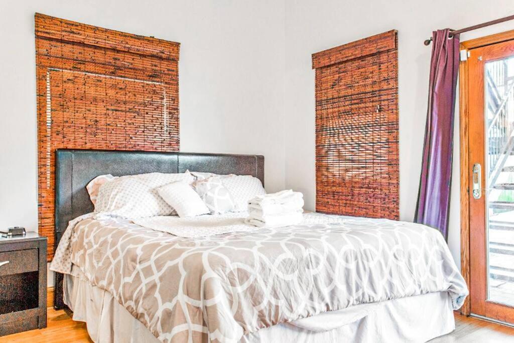 Spacious & Stylish At The Heart Of Wicker Park *