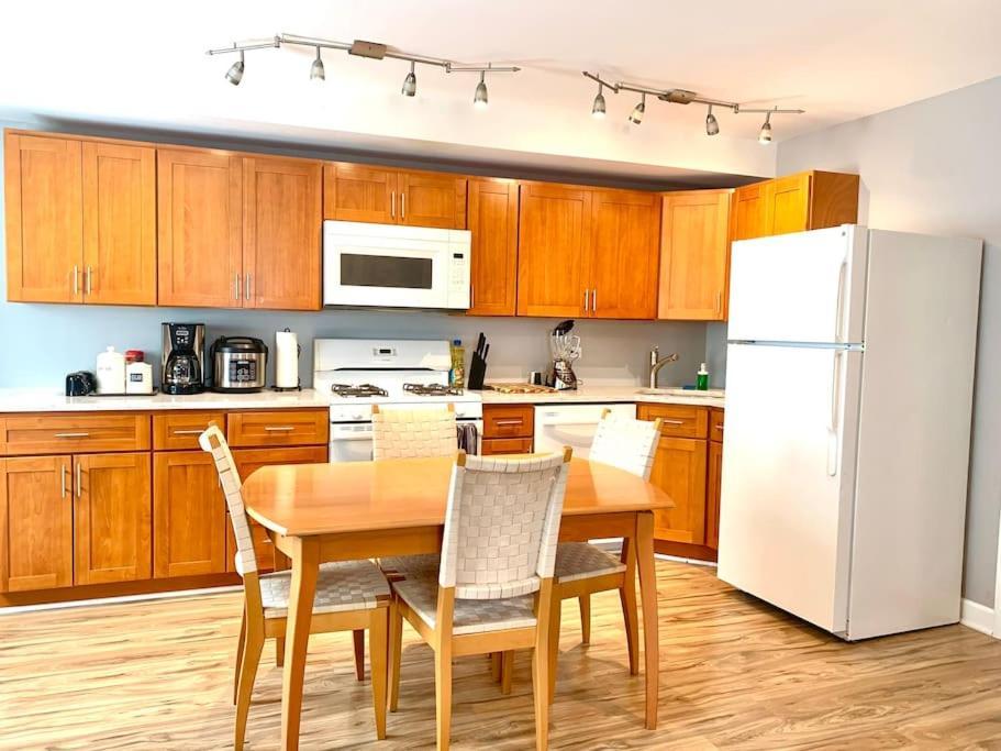 Bridgeport Place - Free Parking, Mccormick Place-sox Park * Chicago
