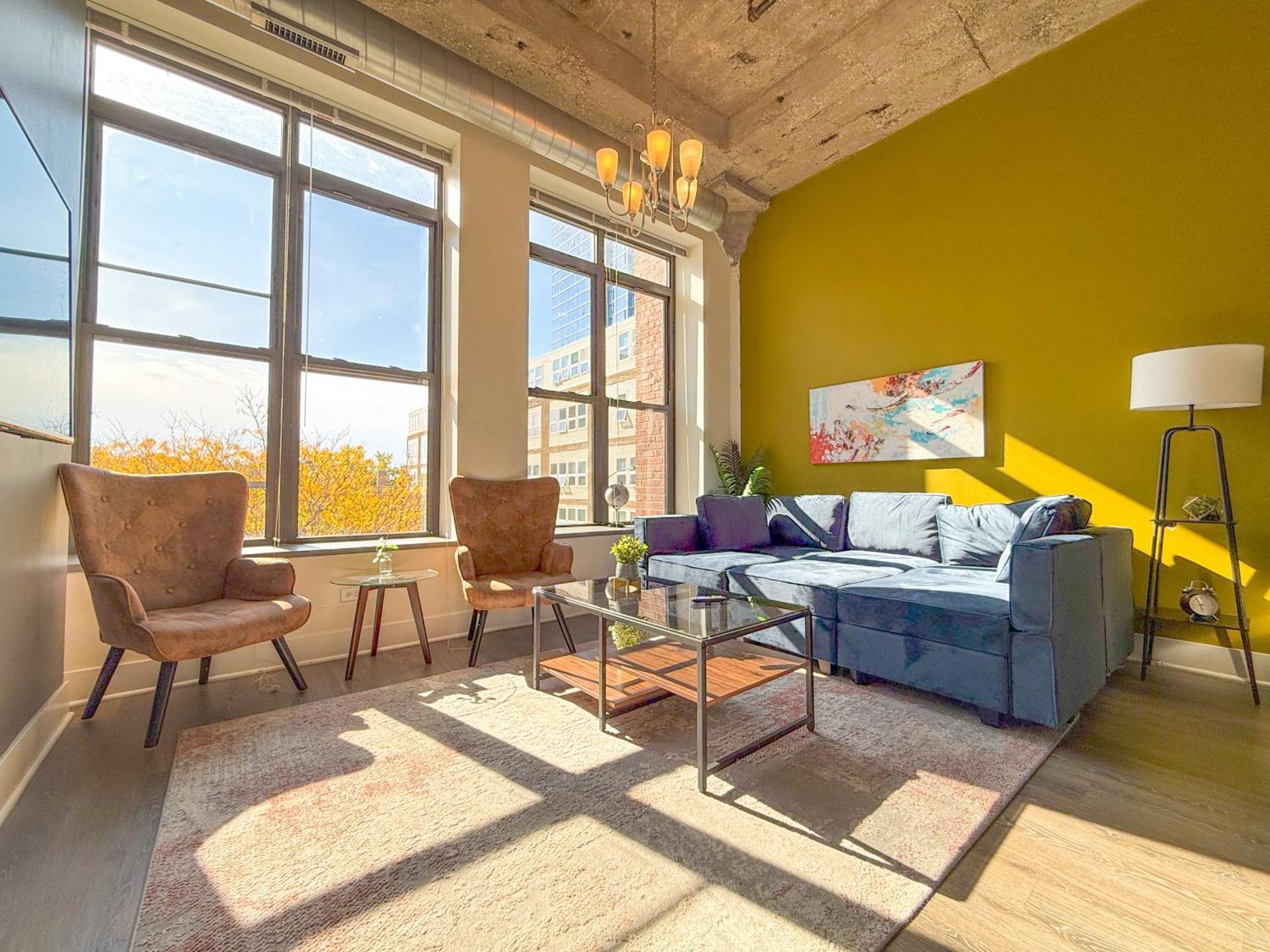 Apartment Mccormick Place 2b-2b With Optional Parking And Gym For Up To 8 Guests