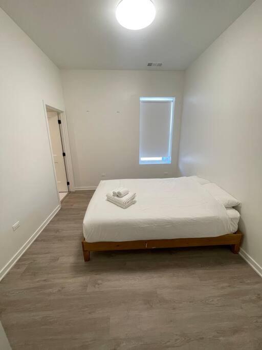 Luxurious 4 Bedroom Retreat In The Heart Of Chicago's Vibrant Downtown Apartment *