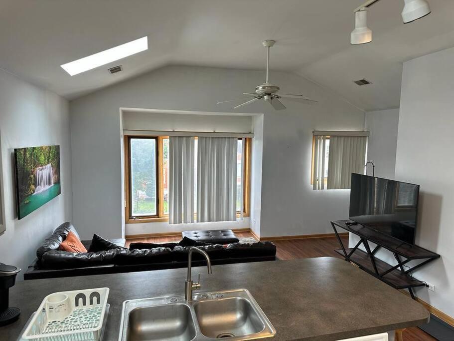 Apartment 3br 2ba Near Rush Hospital Chicago