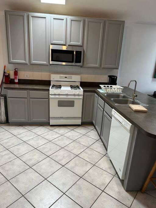 3br 2ba Near Rush Hospital * Chicago