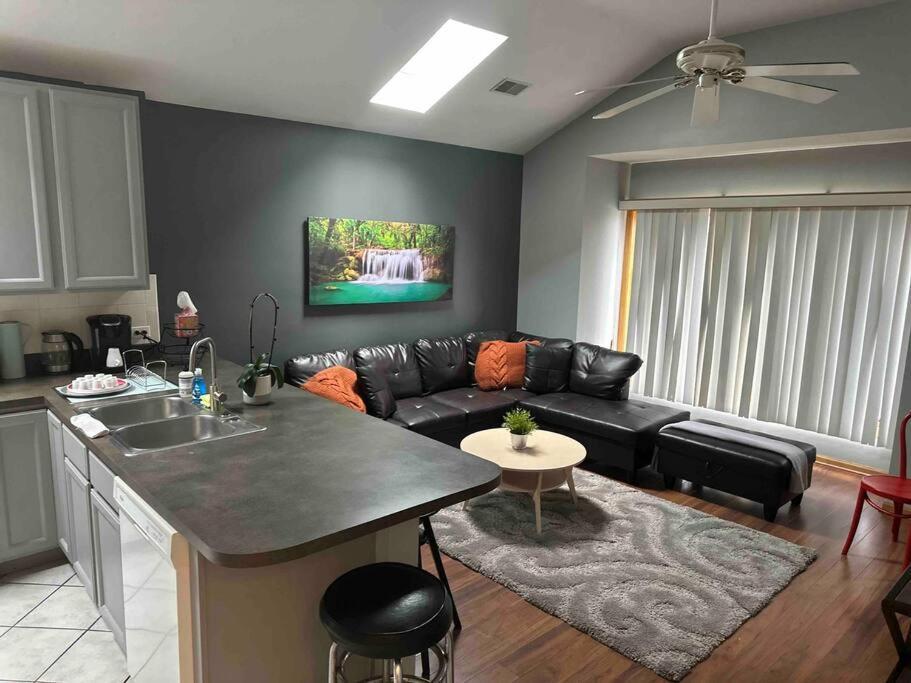 3br 2ba Near Rush Hospital Chicago