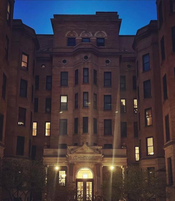 Cozy Castle - Centrally Located Connected Chicago