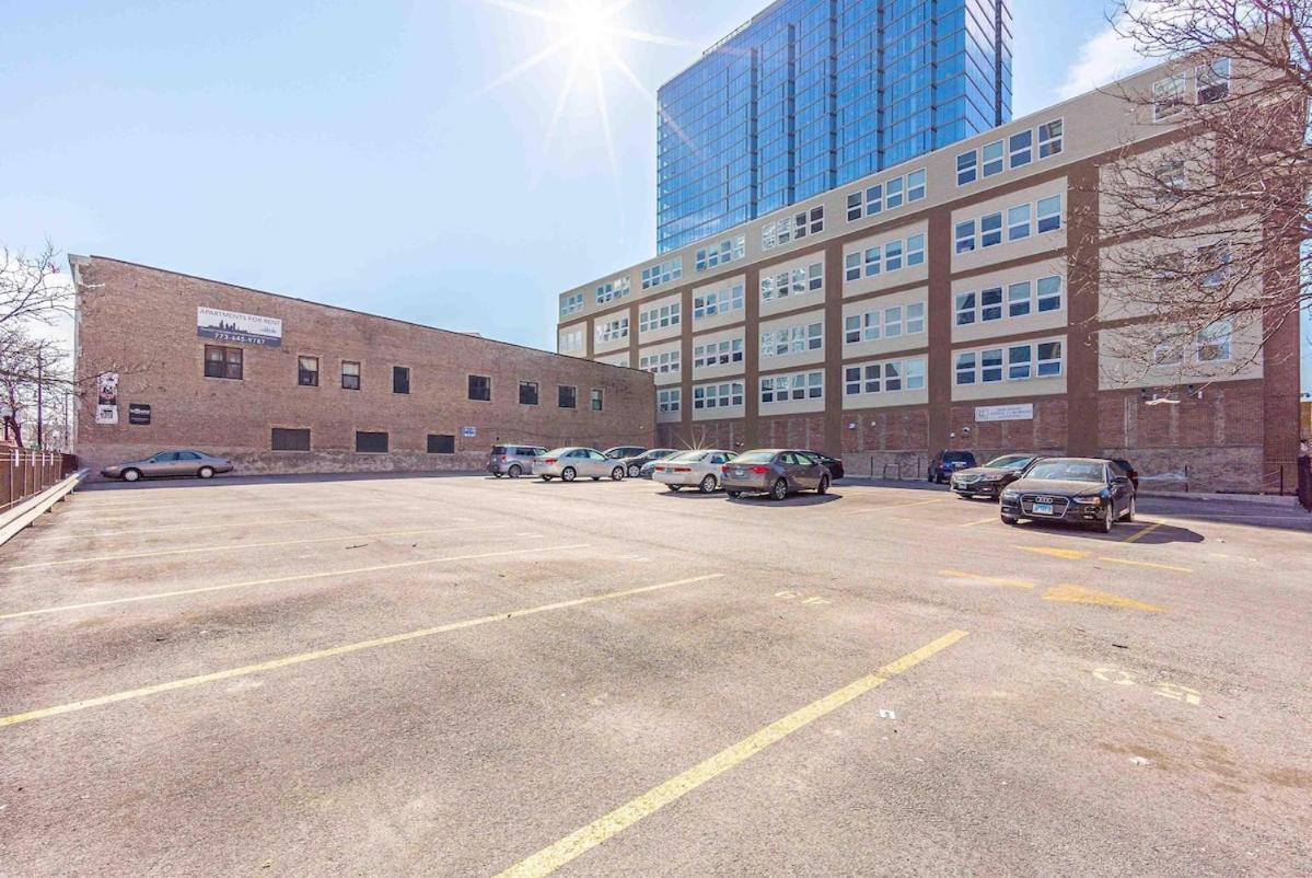 Mccormick Place With Optional Parking And Sleeps Up To 4 Apartment Chicago