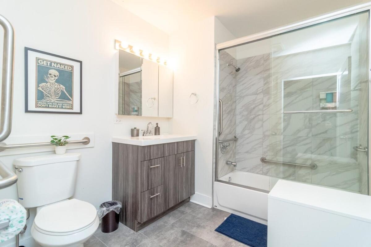 Mccormick Place With Optional Parking And Sleeps Up To 4 Apartment Chicago