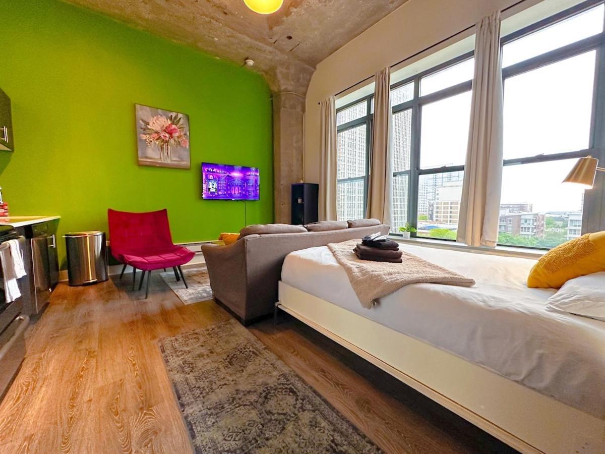 Mccormick Place With Optional Parking And Sleeps Up To 4 Apartment