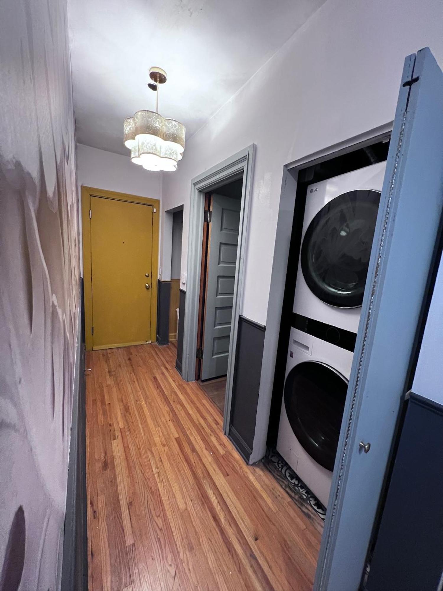 Cozy Castle - Centrally Located Connected Apartment *