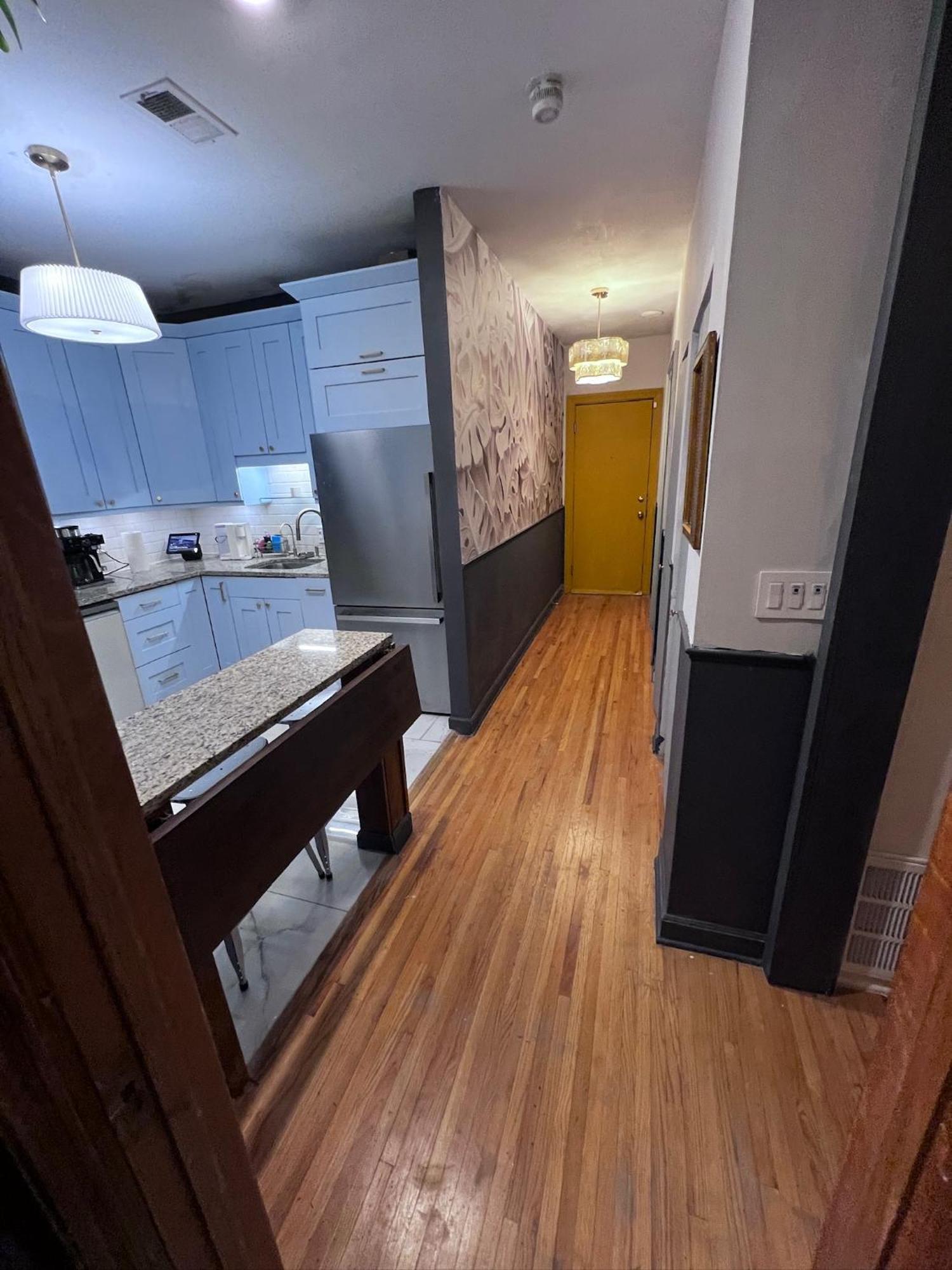 Apartment Cozy Castle - Centrally Located Connected Chicago