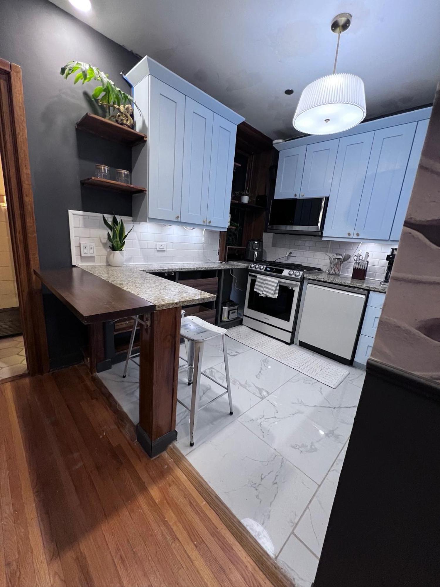 Apartment Cozy Castle - Centrally Located Connected Chicago