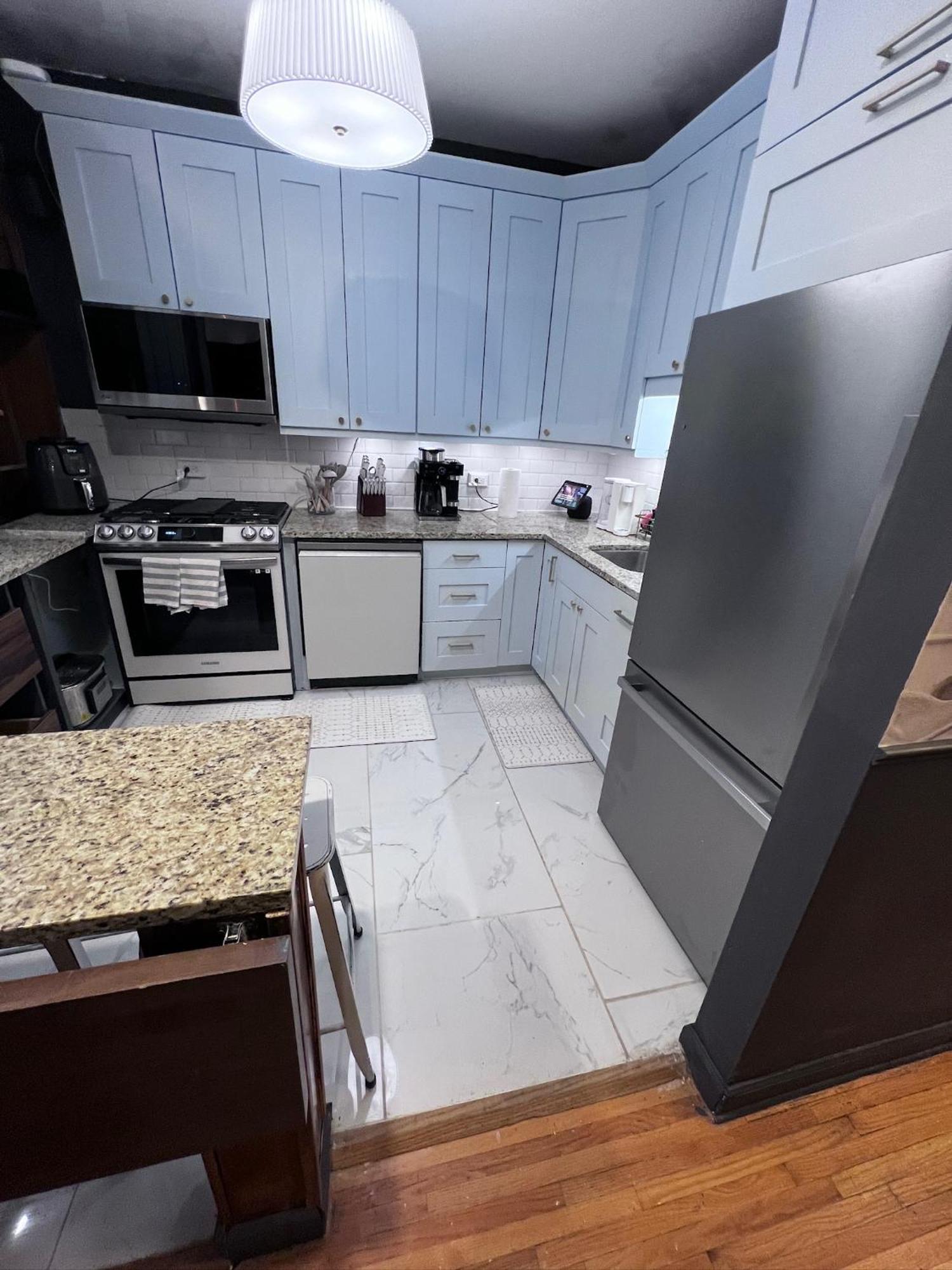 Cozy Castle - Centrally Located Connected Apartment Chicago