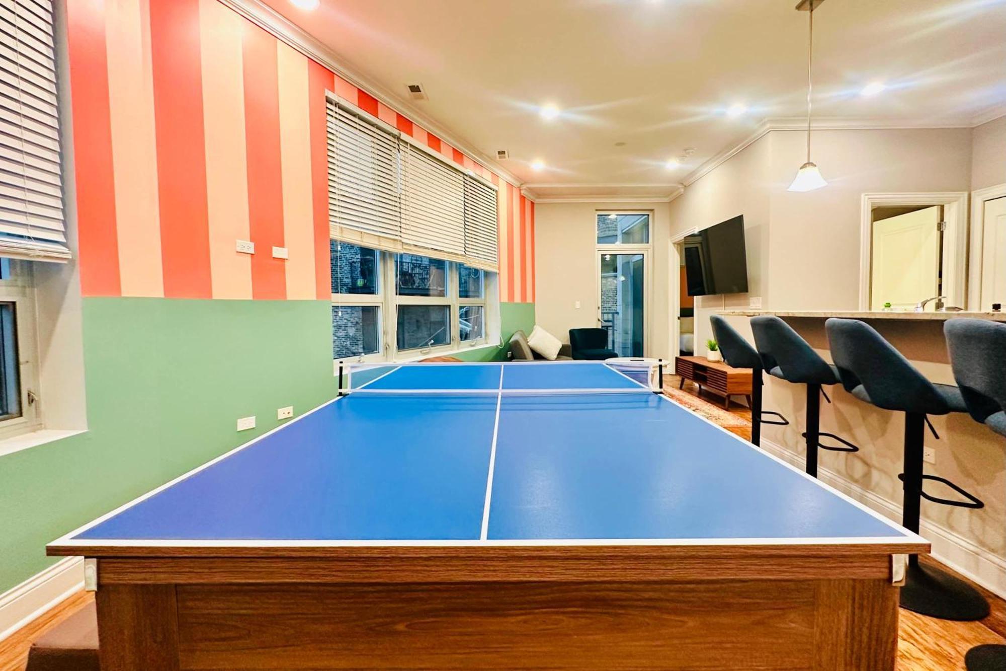 1 Garage Parking, Skyline Rooftop, Pingpong, Balcony Chicago