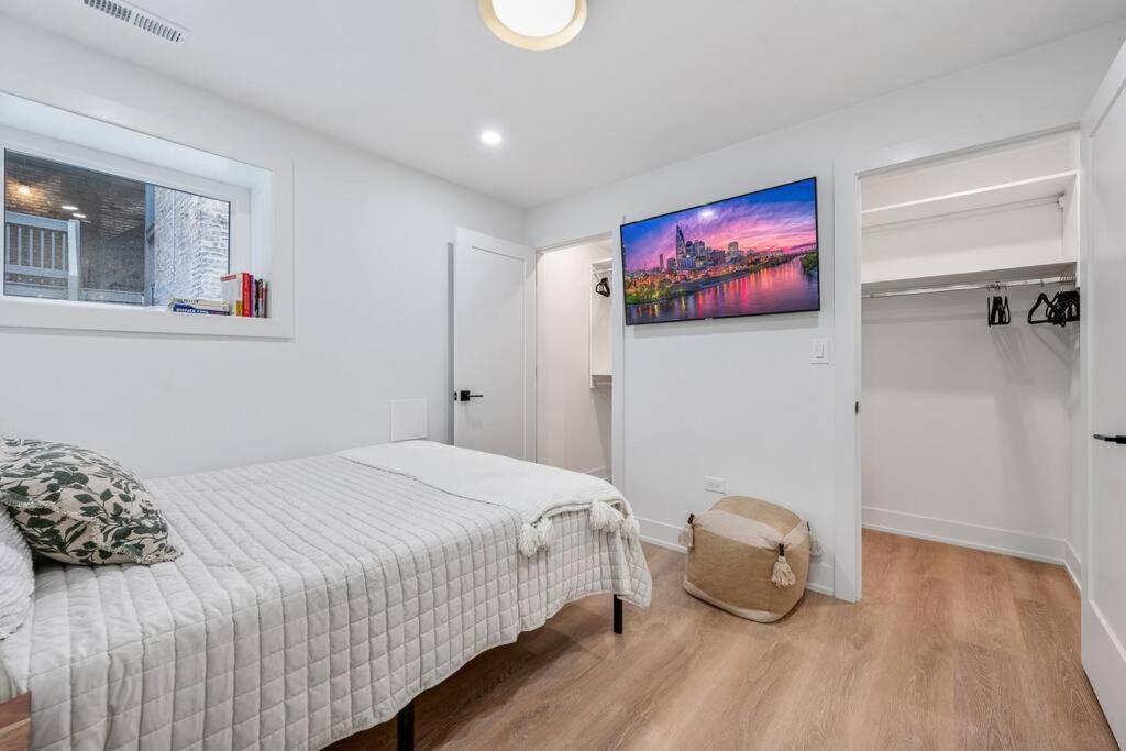 Apartment Logan Square Luxury Villa, 3 Beds, 3 Baths *