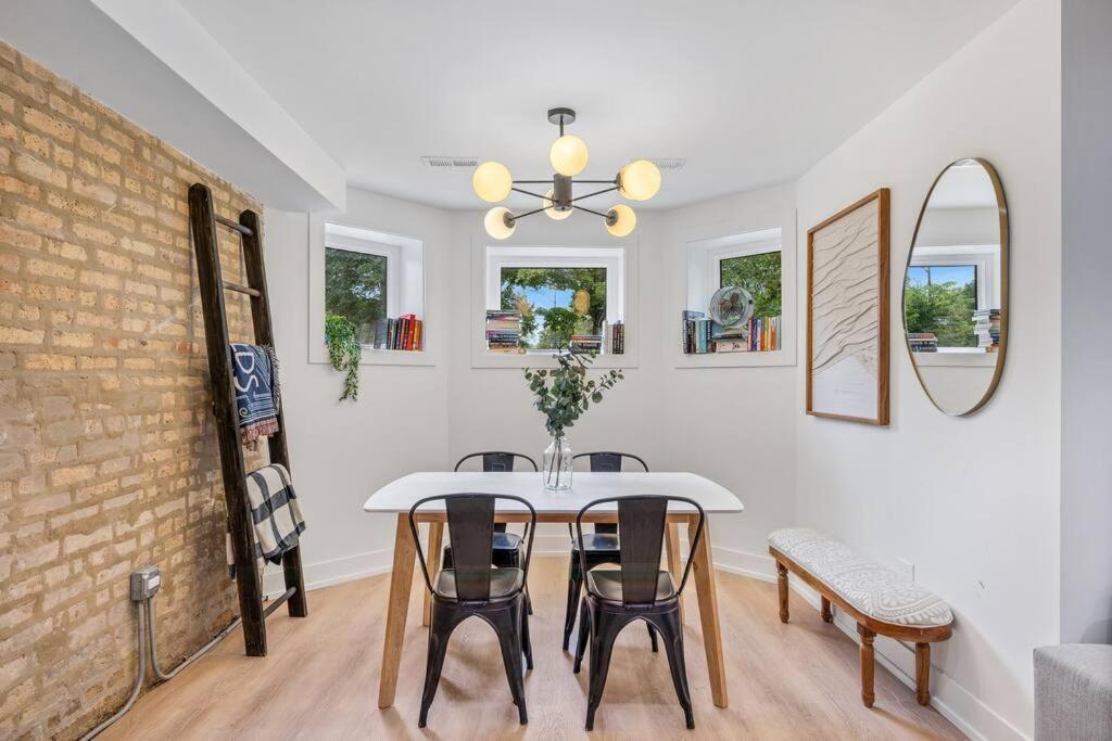 Logan Square Luxury Villa, 3 Beds, 3 Baths Apartment Chicago