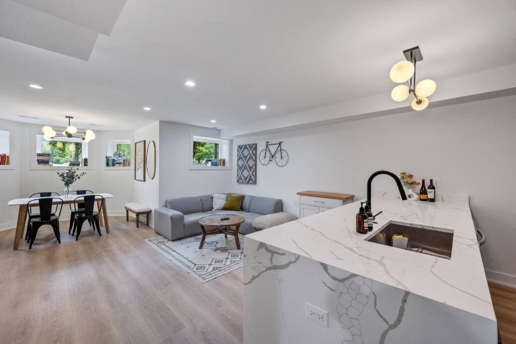 Apartment Logan Square Luxury Villa, 3 Beds, 3 Baths Chicago