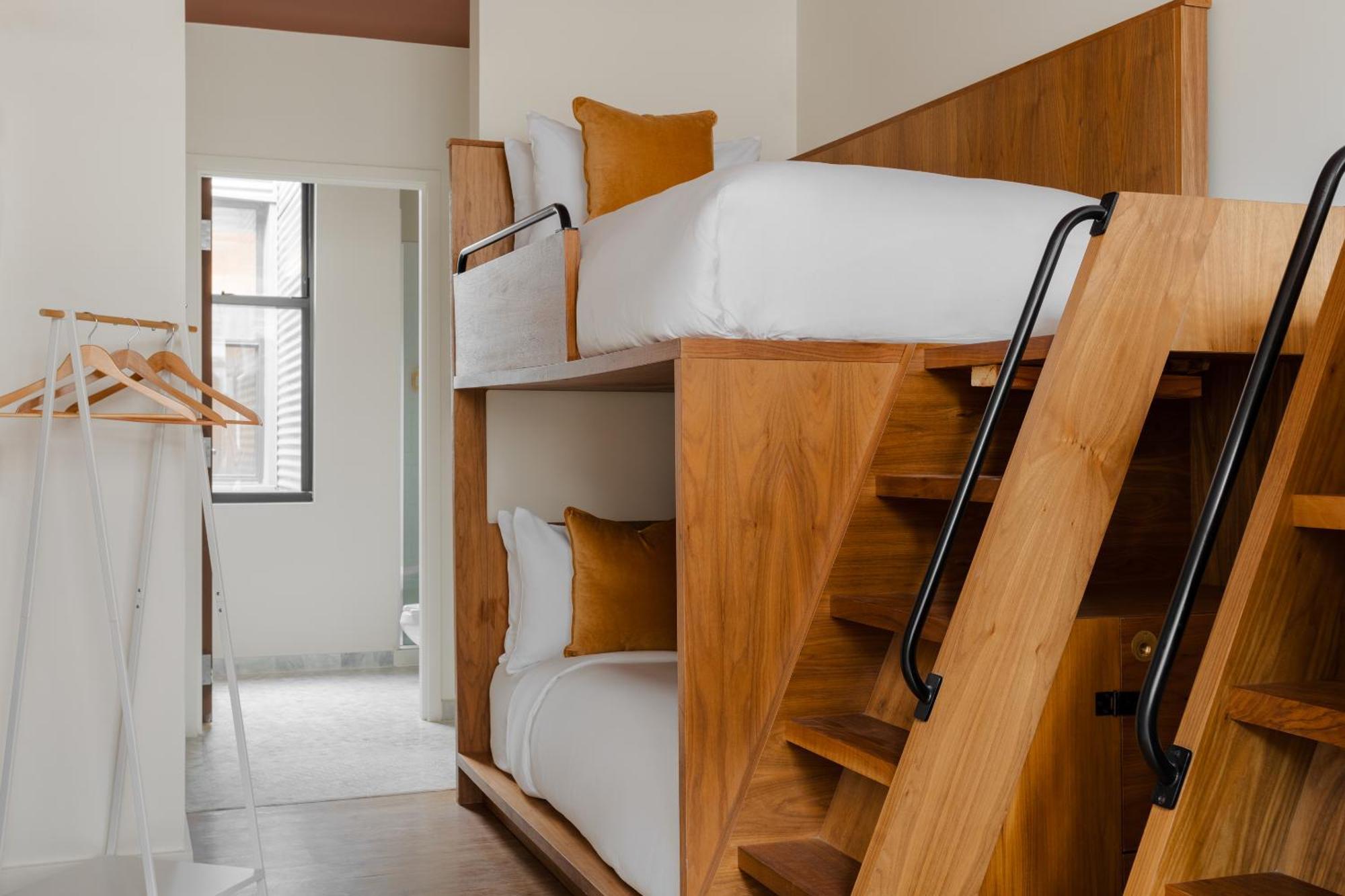 Hotel Found River North 3*