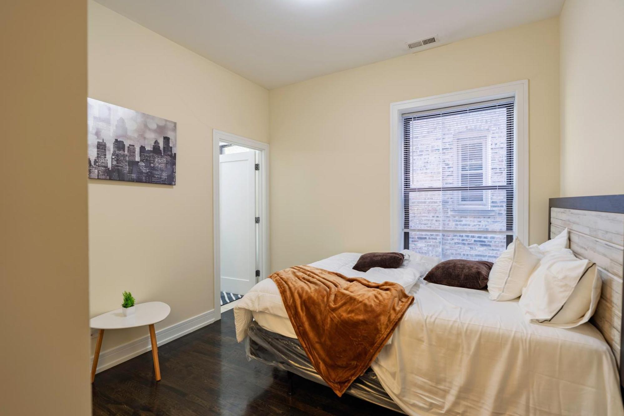 Apartment Chic & Elegant 4br Retreat Near Uchi With Laundry Chicago