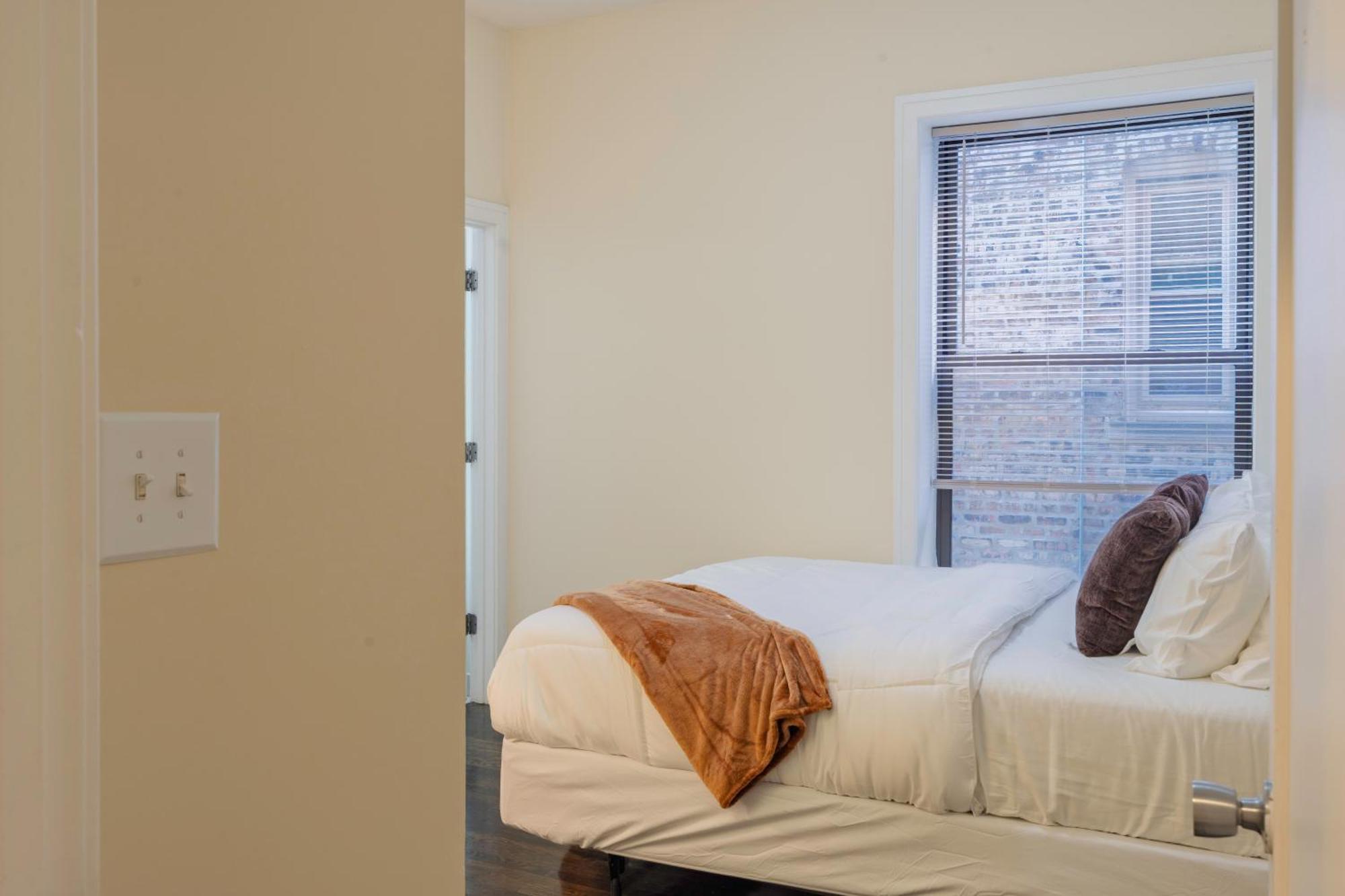 Apartment Chic & Elegant 4br Retreat Near Uchi With Laundry *