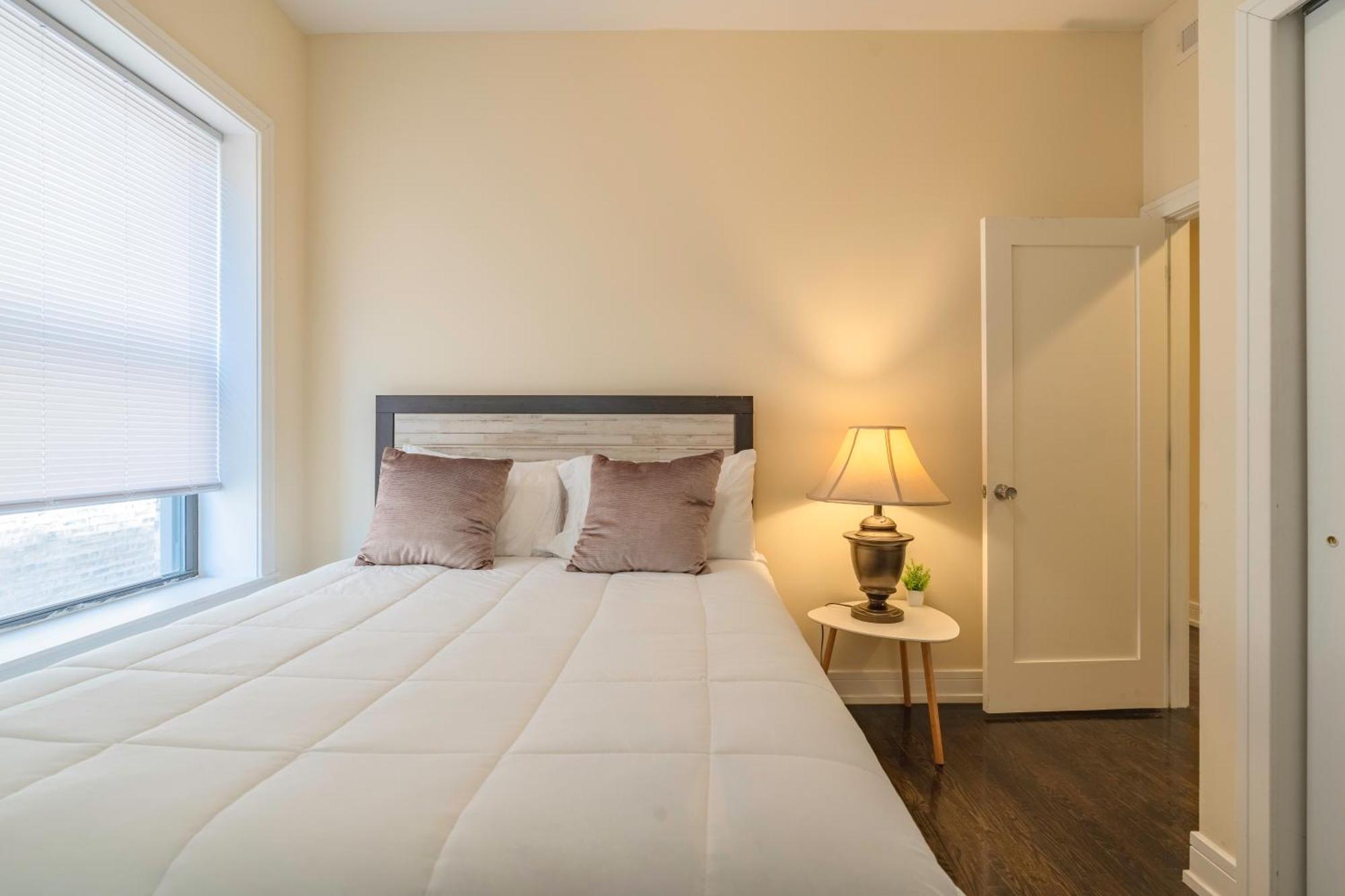 Chic & Elegant 4br Retreat Near Uchi With Laundry *