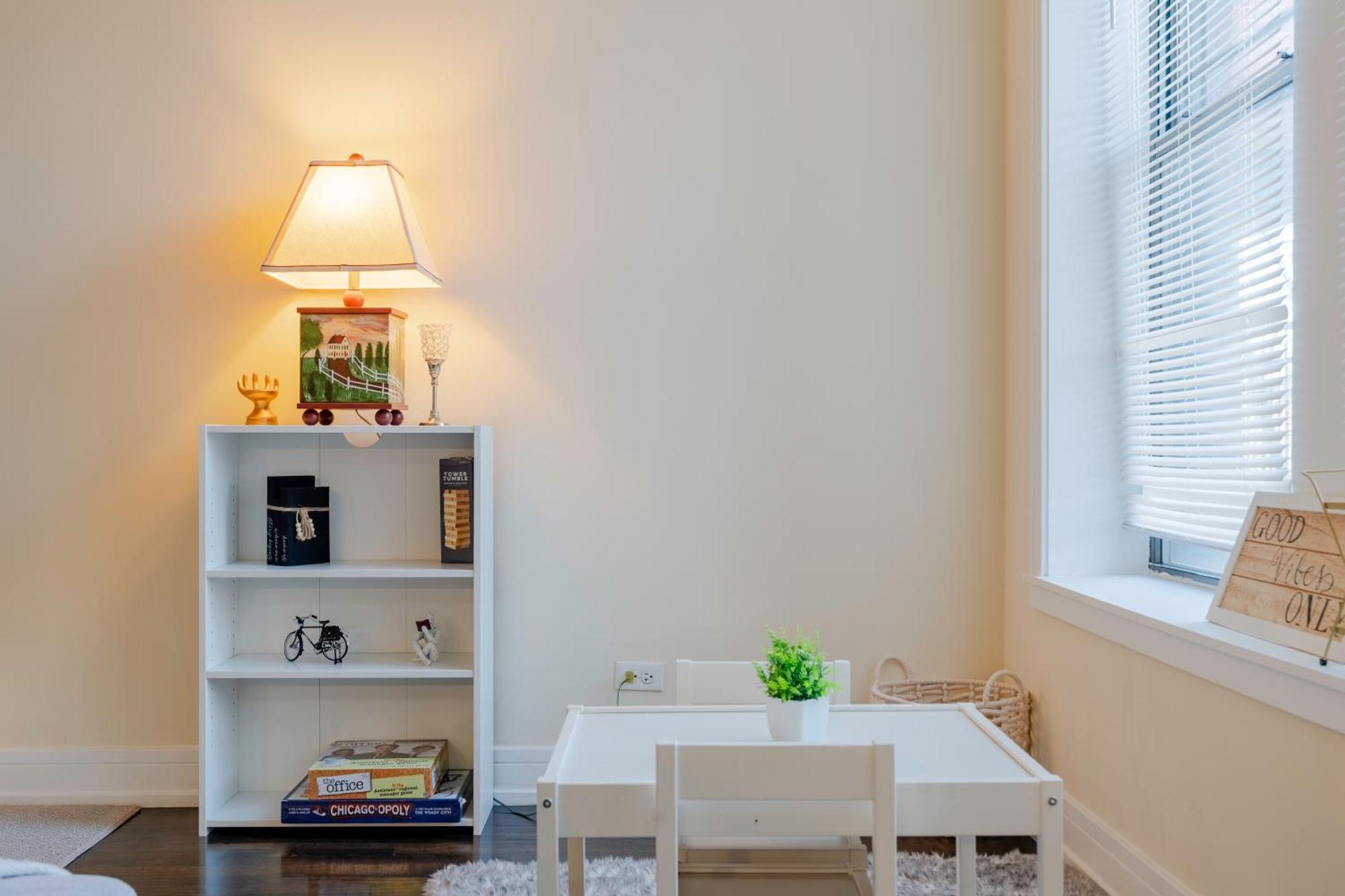 Apartment Chic & Elegant 4br Retreat Near Uchi With Laundry *