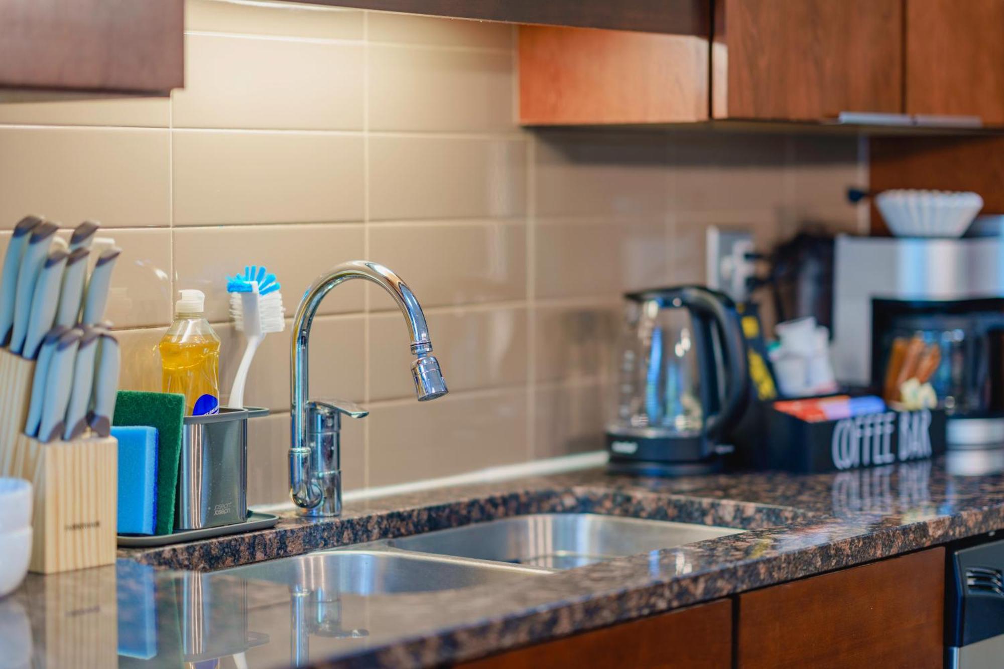 Chic & Elegant 4br Retreat Near Uchi With Laundry *