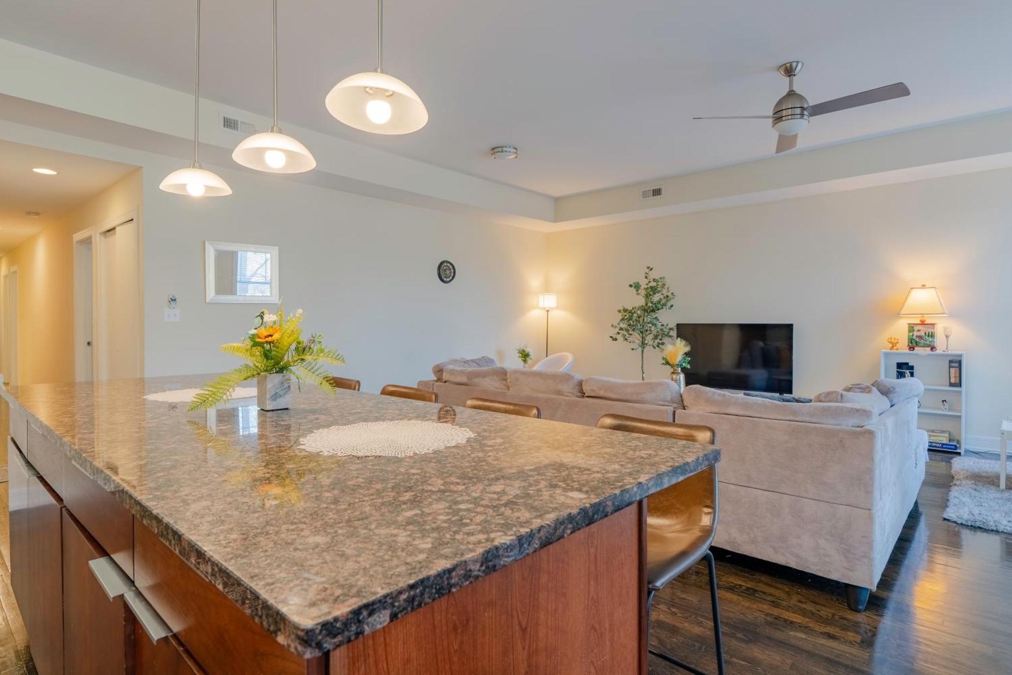 Chic & Elegant 4br Retreat Near Uchi With Laundry