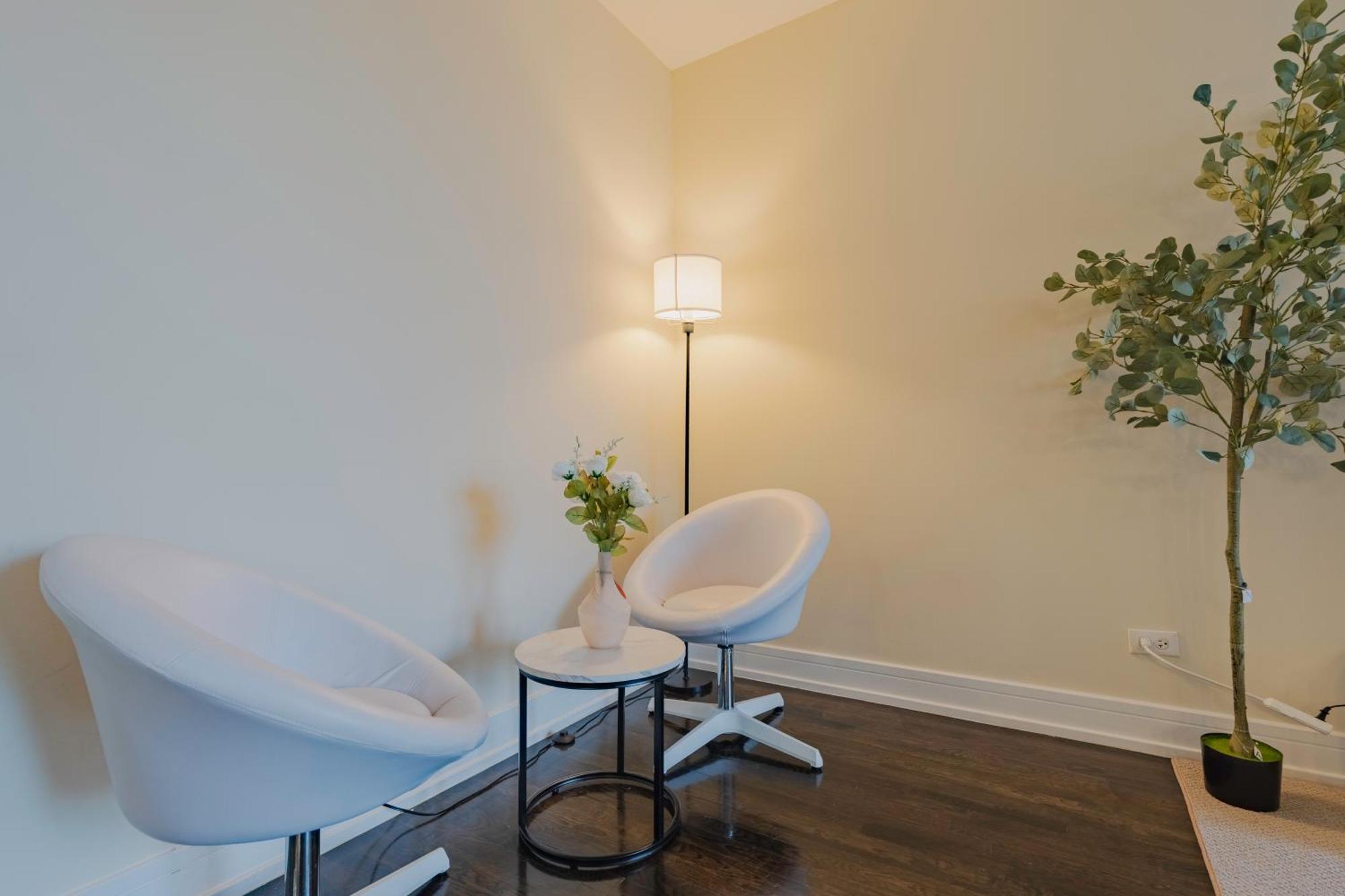 Chic & Elegant 4br Retreat Near Uchi With Laundry