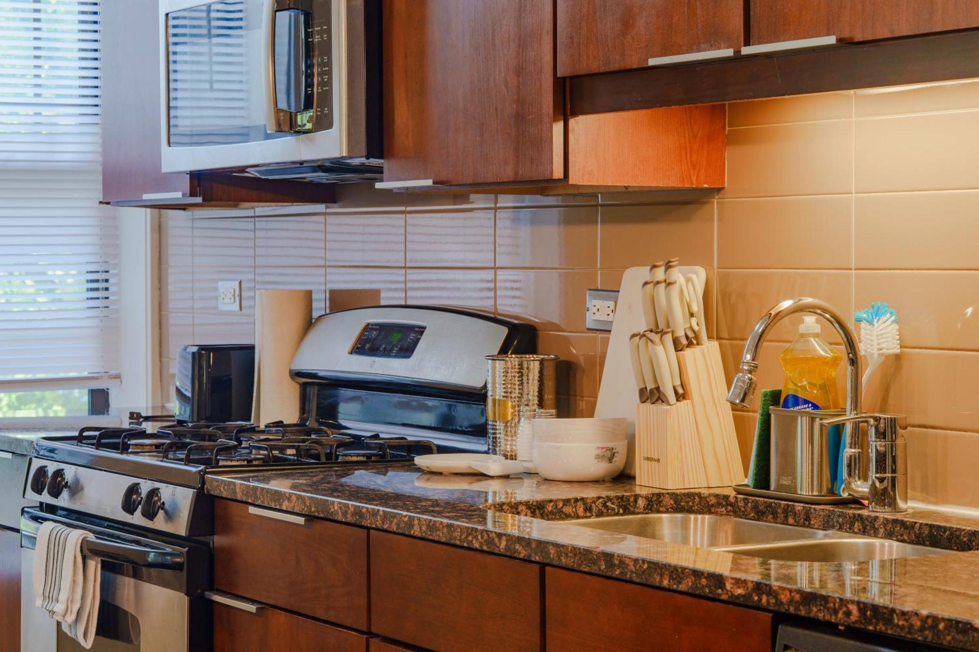 Chic & Elegant 4br Retreat Near Uchi With Laundry * Chicago