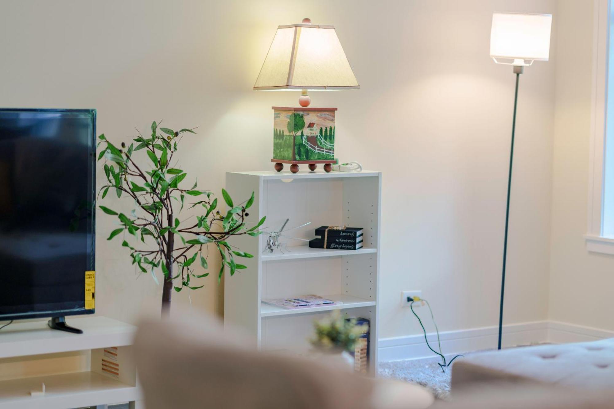 Chic & Elegant 4br Retreat Near Uchi With Laundry Apartment