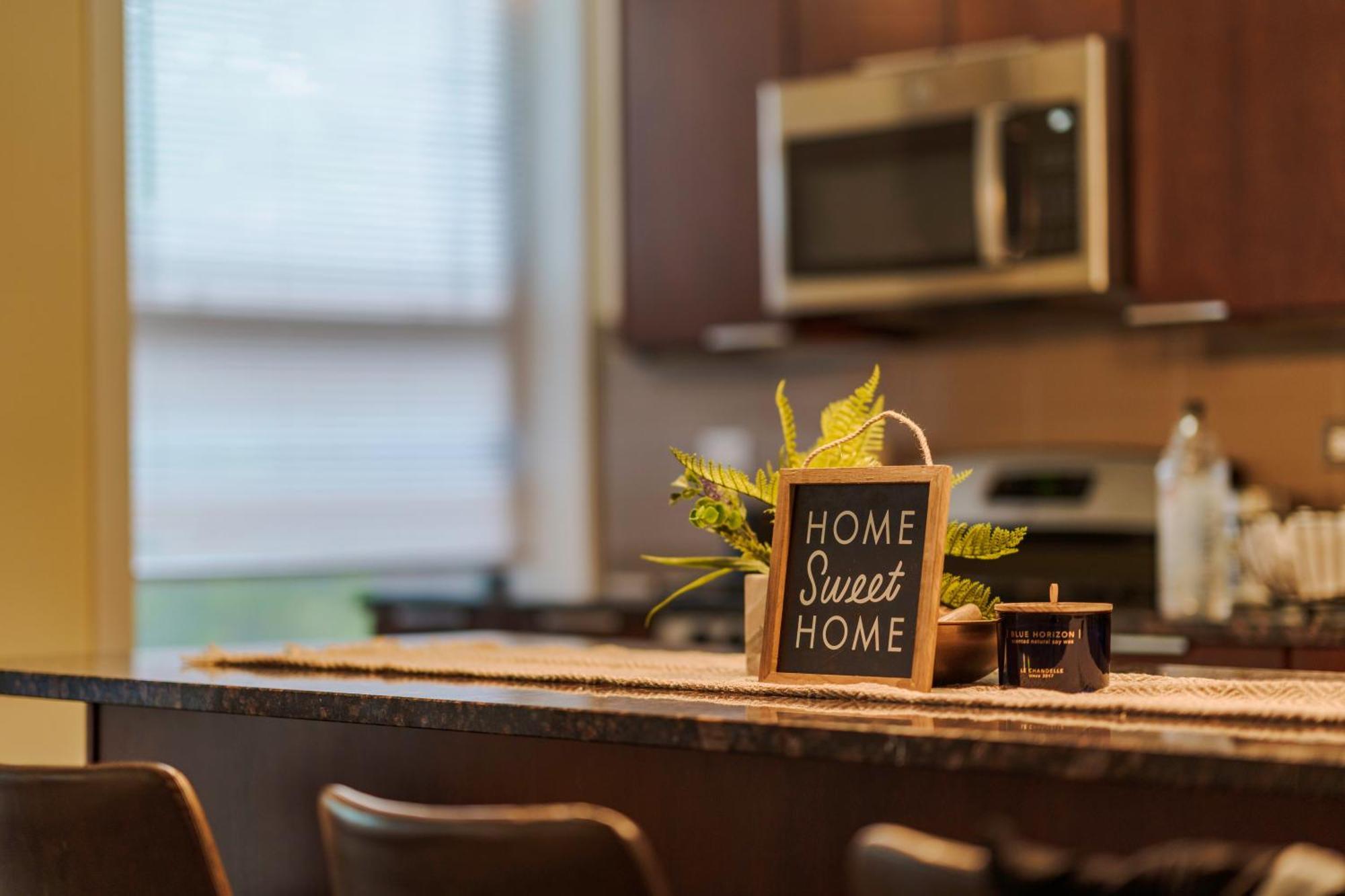 Chic & Elegant 4br Retreat Near Uchi With Laundry *