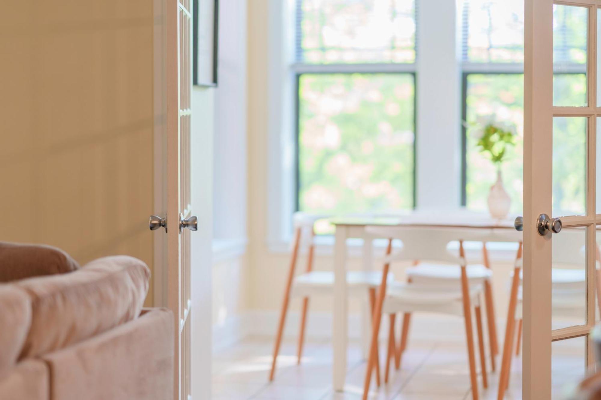 Chic & Elegant 4br Retreat Near Uchi With Laundry *