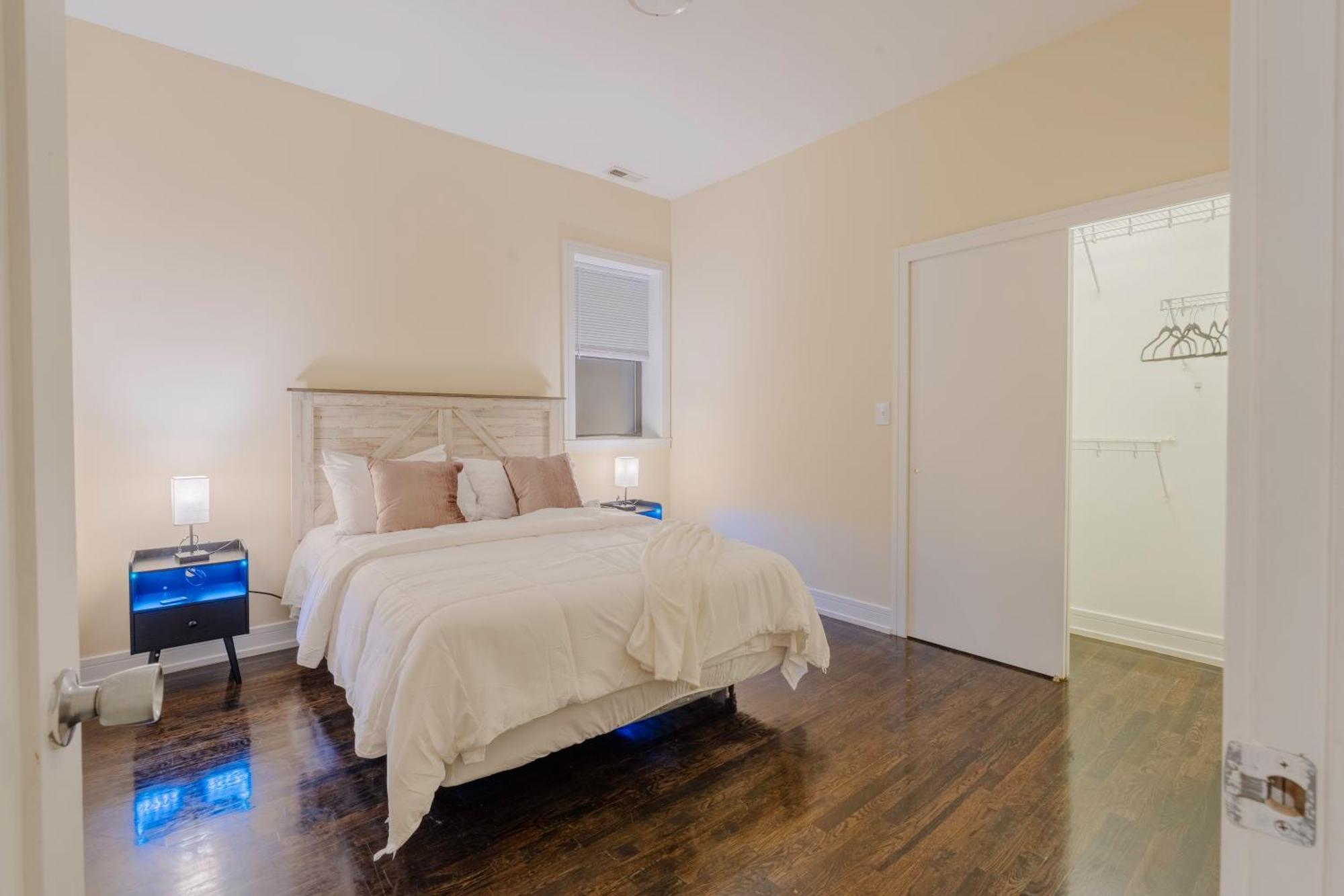 Chic & Elegant 4br Retreat Near Uchi With Laundry Apartment *