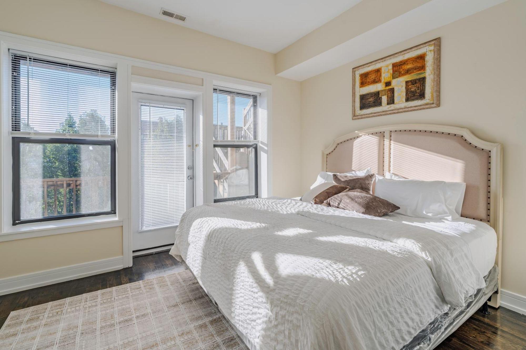 Apartment Chic & Elegant 4br Retreat Near Uchi With Laundry