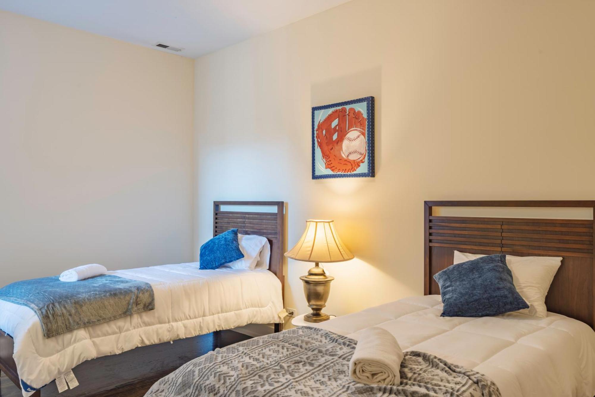 Apartment Chic & Elegant 4br Retreat Near Uchi With Laundry Chicago