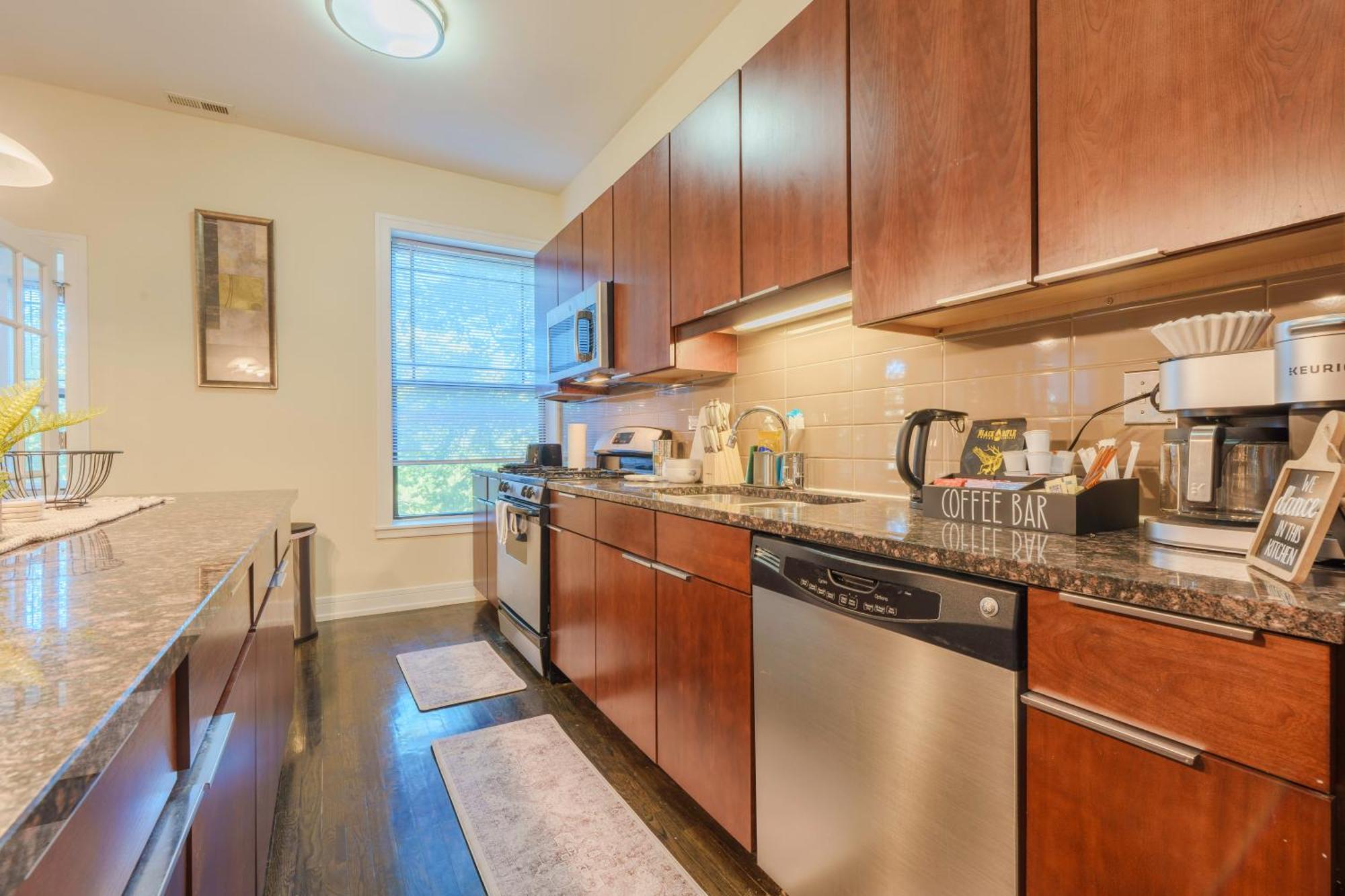 Chic & Elegant 4br Retreat Near Uchi With Laundry * Chicago