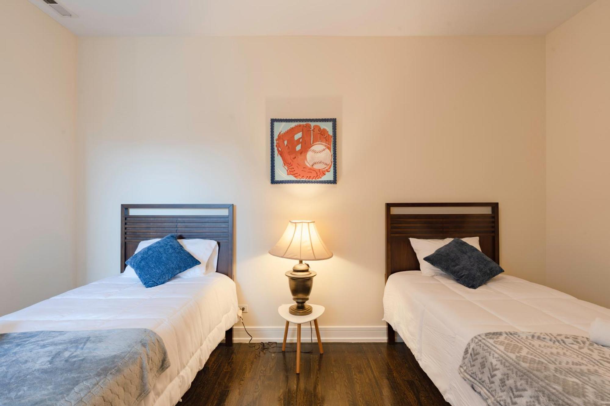 Apartment Chic & Elegant 4br Retreat Near Uchi With Laundry Chicago