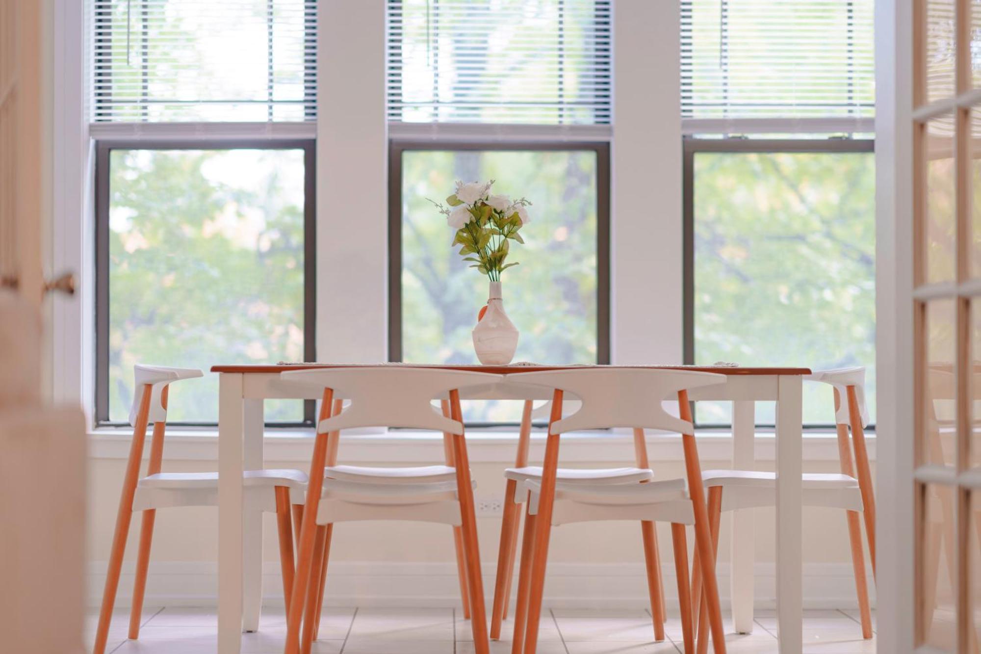 Chic & Elegant 4br Retreat Near Uchi With Laundry *
