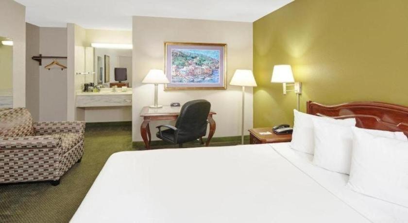 Hotel Shore Chicago