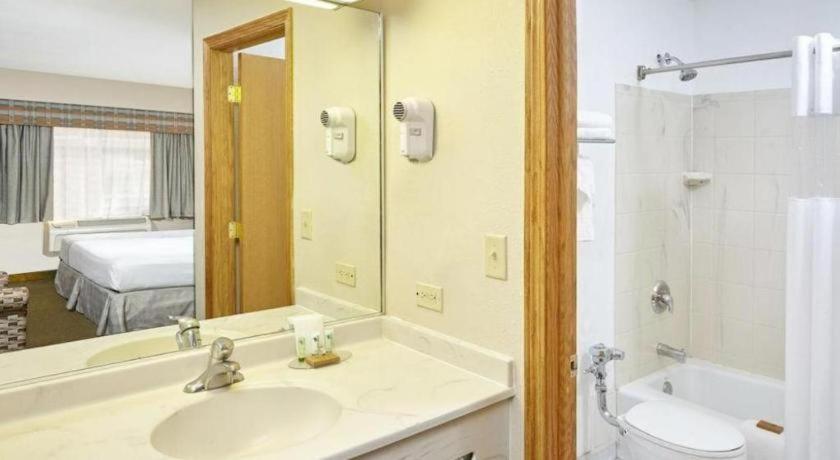 Shore Hotel 3*