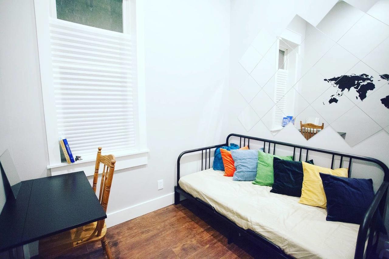 Charming Near Downtown Apartment *